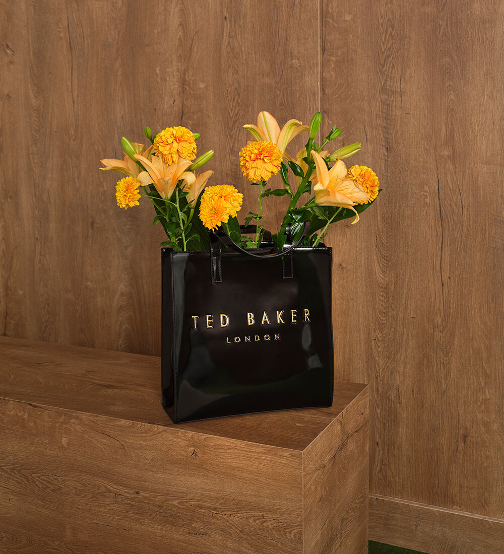 Ted Baker mağazalarında 1.000 Hediye Paracık'ını 10.000 TL ve üzeri alışverişlerinde 1.000 TL, 20.000 TL ve üzeri alışverişlerinde 3.000 TL, 30.000 TL ve üzeri alışverişlerinde 6.000 TL değerinde kullanabilirsin.6.000 TL daha az öde -2