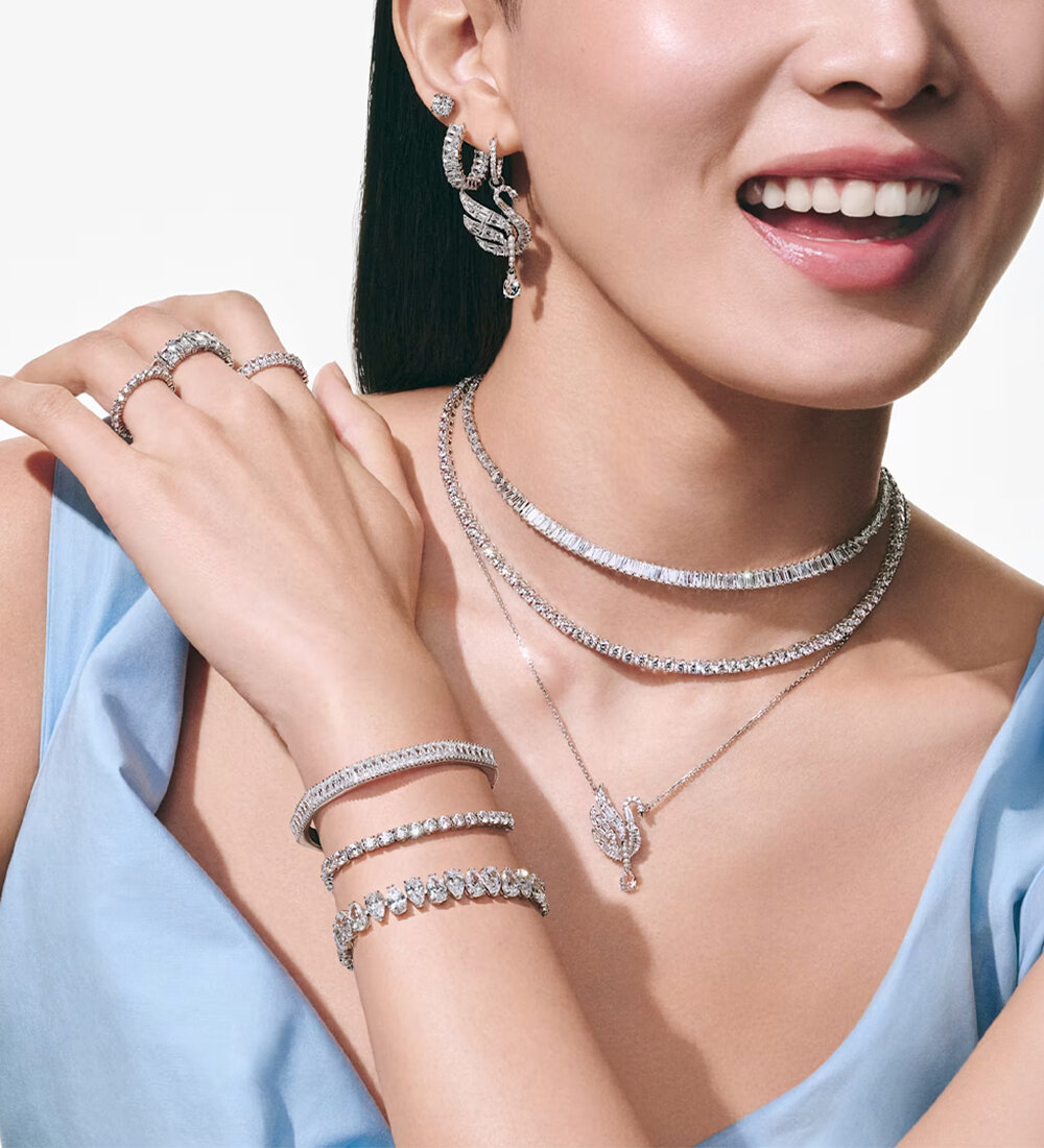Kristal Kutu'da yapacağın Swarovski alışverişinde cebindeki 400 Hediye Paracık'la 5.000 TL ve üzeri alışverişlerinde 400 TL, 10.000 TL ve üzerine 1.000 TL daha az öde.1.000 TL daha az öde -4