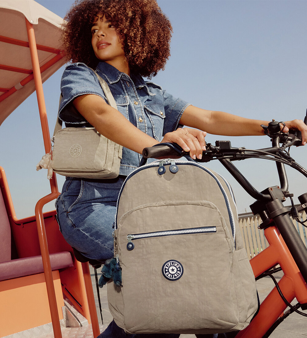 Kipling mağazalarında cebindeki 500 Hediye Paracık'la 4.000 TL ve üzeri alışverişlerinde 500 TL, 10.000 TL ve üzerine 1.500 TL daha az öde.1.500 TL daha az öde -1