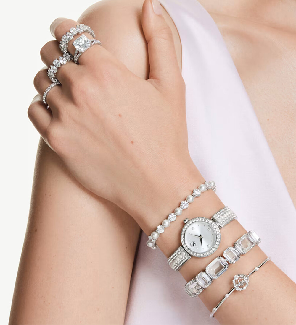 Kristal Kutu'da yapacağın Swarovski alışverişinde cebindeki 400 Hediye Paracık'la 5.000 TL ve üzeri alışverişlerinde 400 TL, 10.000 TL ve üzerine 1.000 TL daha az öde.1.000 TL daha az öde -6
