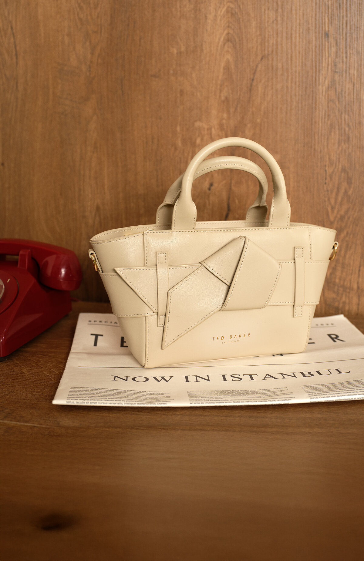 Ted Baker mağazalarında cebindeki 1.000 Hediye Paracık'la 10.000 TL ve üzeri alışverişlerinde 1.000 TL, 20.000 TL ve üzerine 3.000 TL, 30.000 TL ve üzerine 6.000 TL daha az öde.6.000 TL daha az öde -2