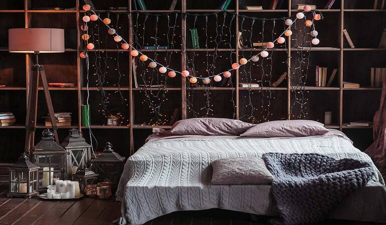 The Best Pom Pillows  Dekoratif yastıklar, Yatak odası dekorasyon  fikirleri, Ev dekoru aksesuarları
