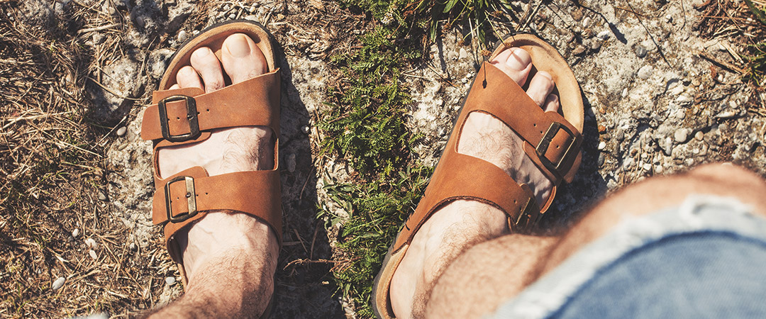 Erkekler İçin En Stil Parmak Arası Terlik ve Sandalet Modelleri